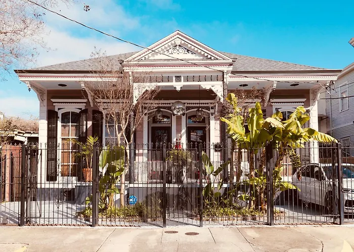 Historic 3-Bedroom 2-Bath Walk To The French Quarter